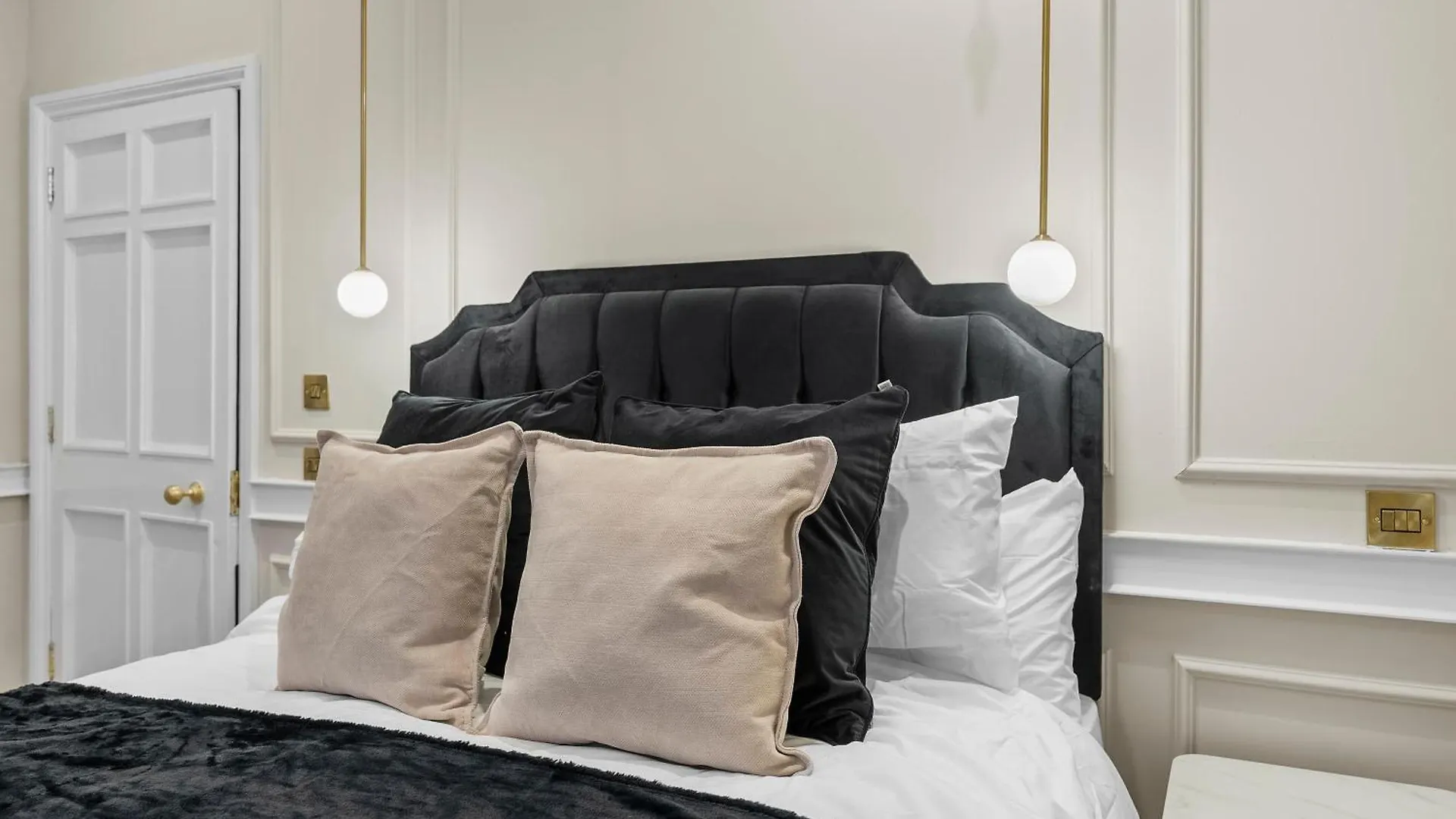 Stunning Abode In Central Bath 0*,