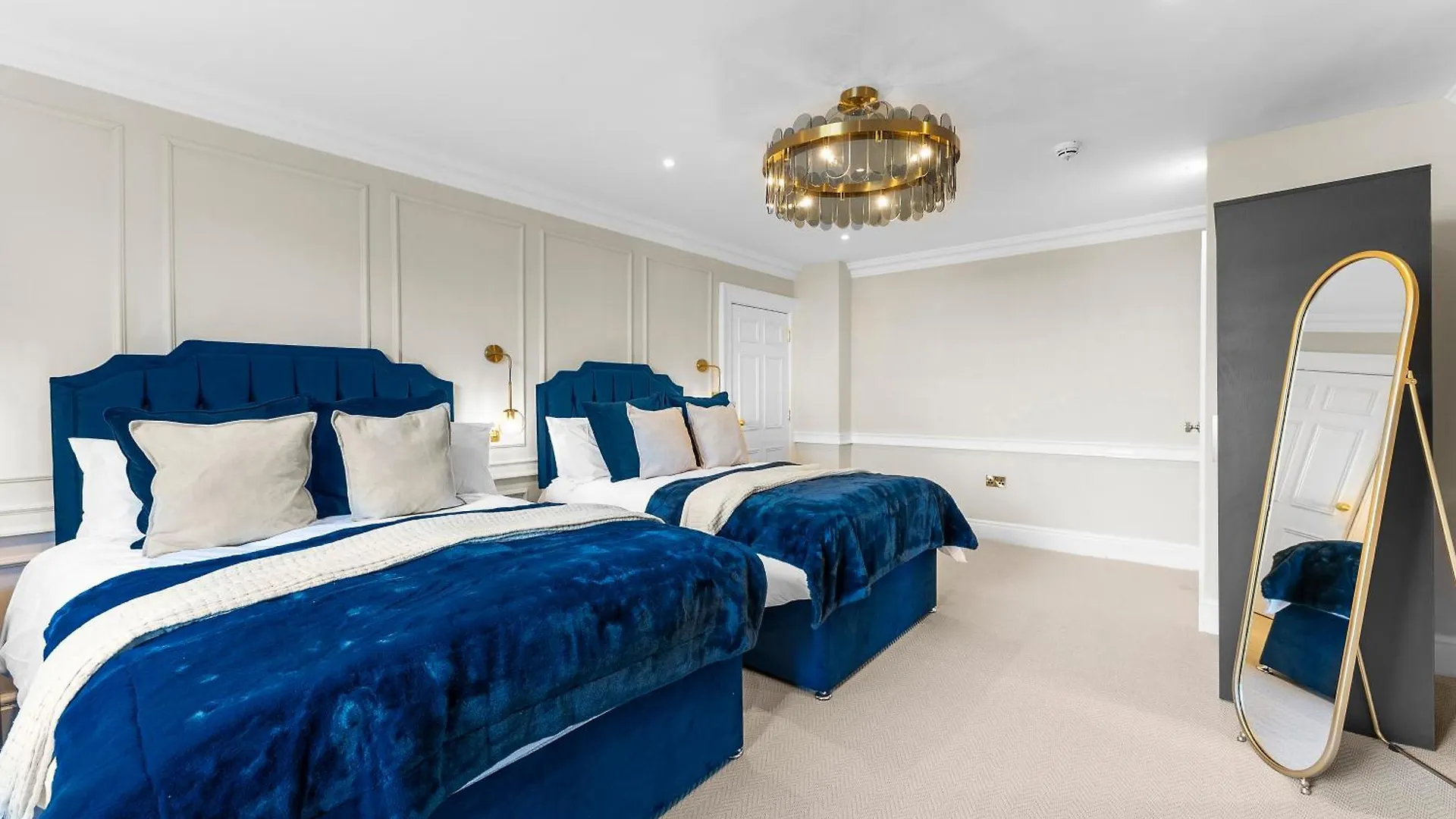 Stunning Abode In Central Bath