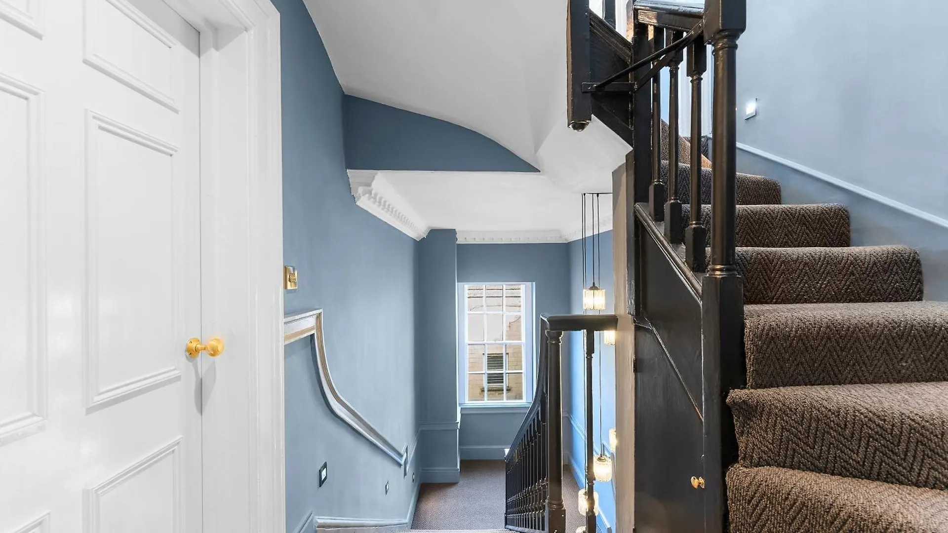 Stunning Abode In Central Bath Apartment