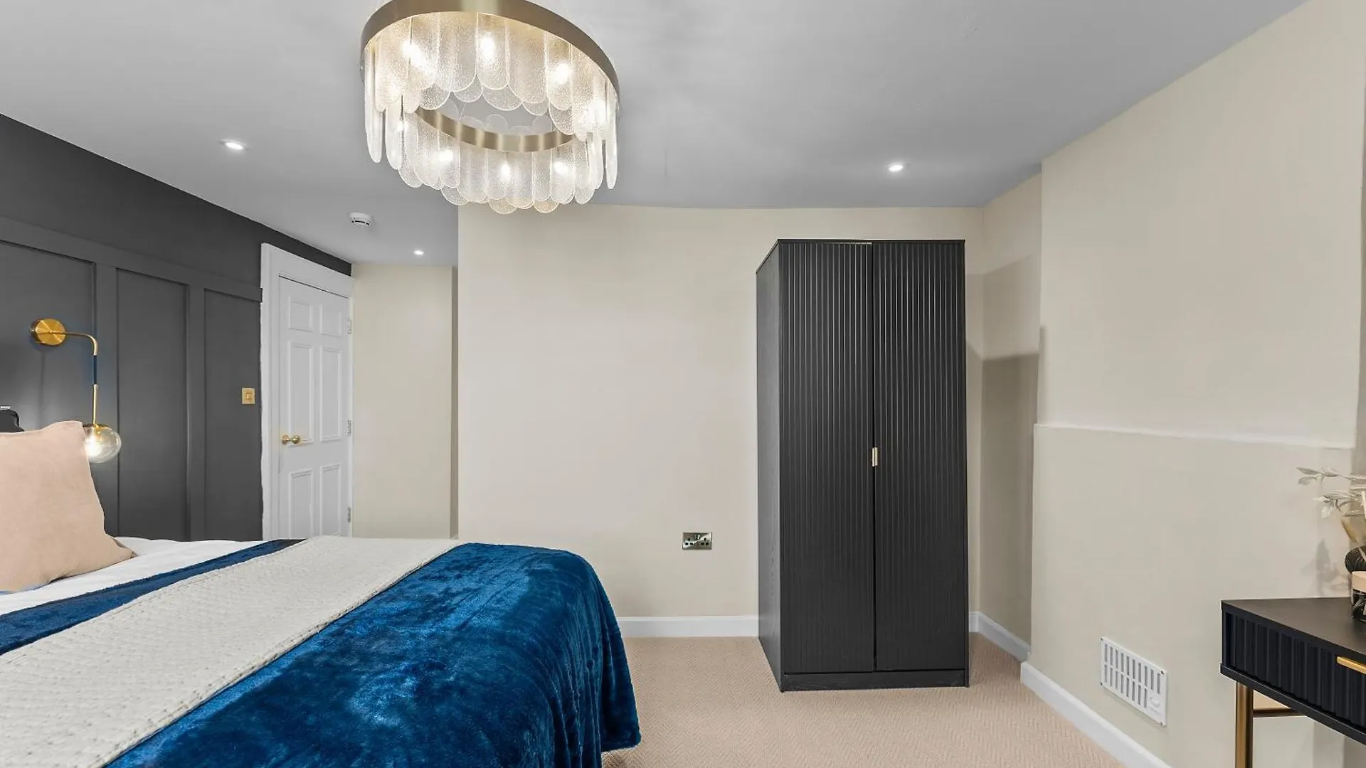 Stunning Abode In Central Bath