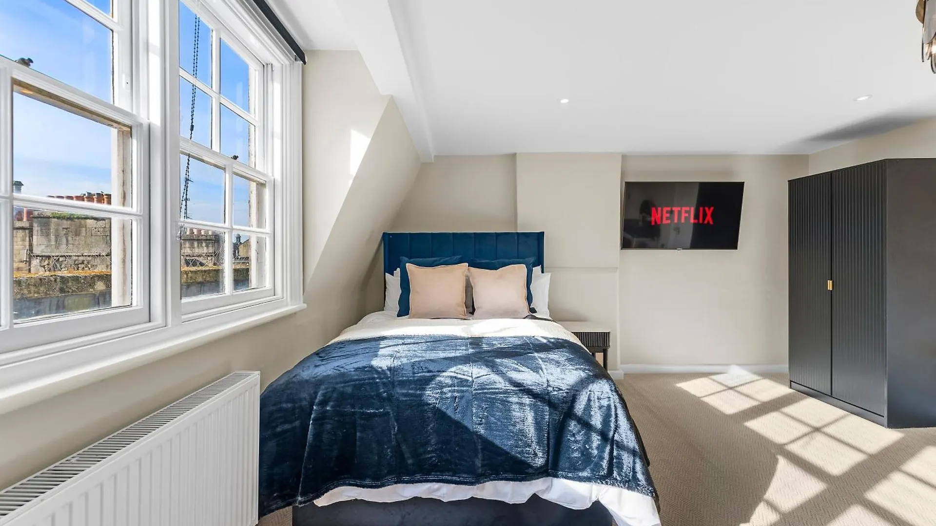 Stunning Abode In Central Bath Apartment