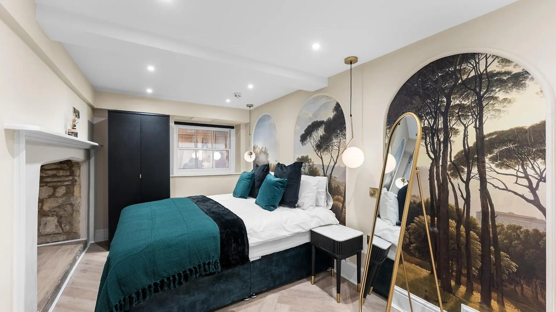 Stunning Abode In Central Bath