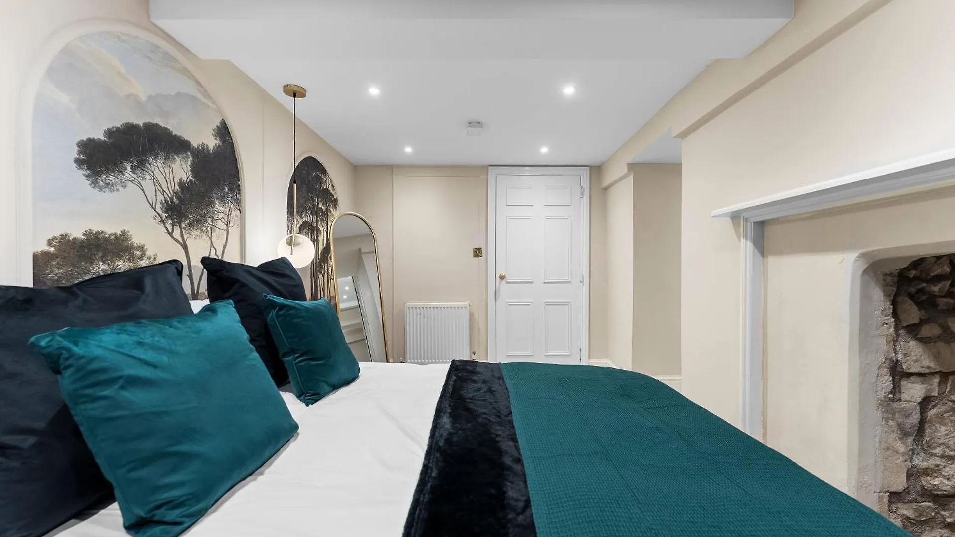 Stunning Abode In Central Bath 0*,