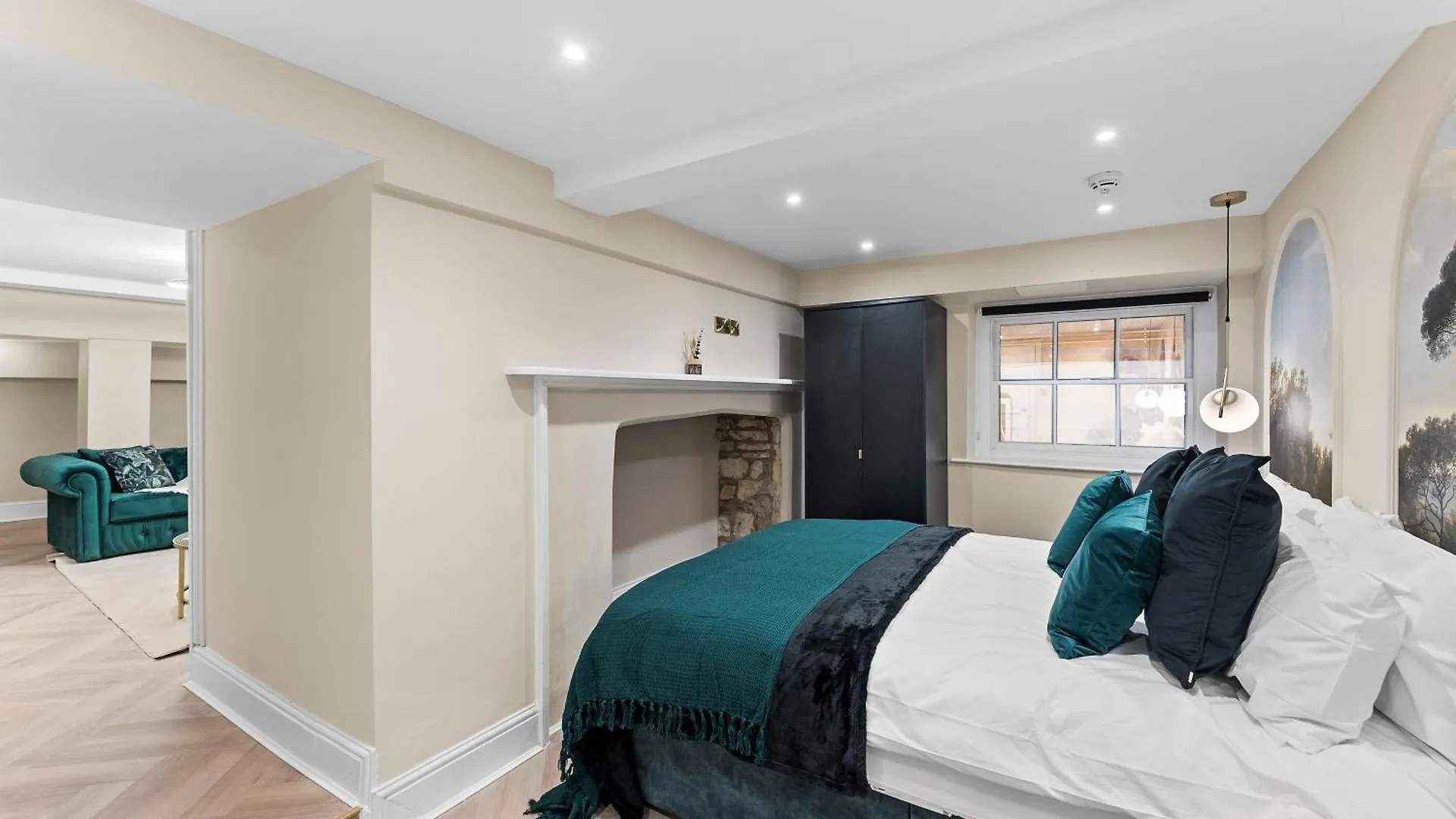 Stunning Abode In Central Bath