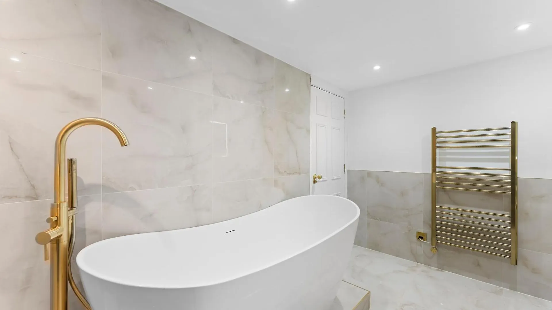 Stunning Abode In Central Bath 0*,