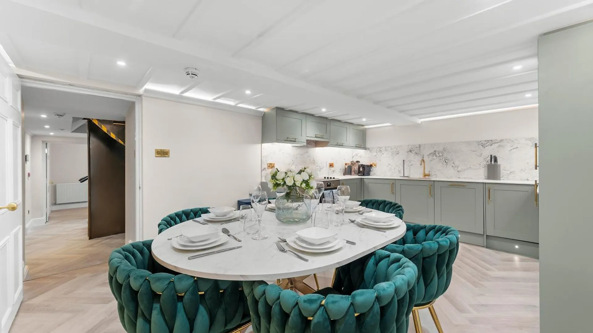 Stunning Abode In Central Bath 0*,