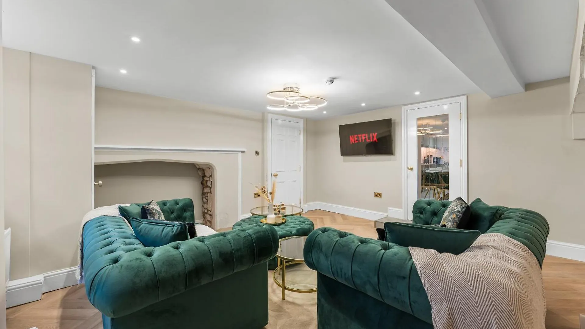 Stunning Abode In Central Bath Apartment